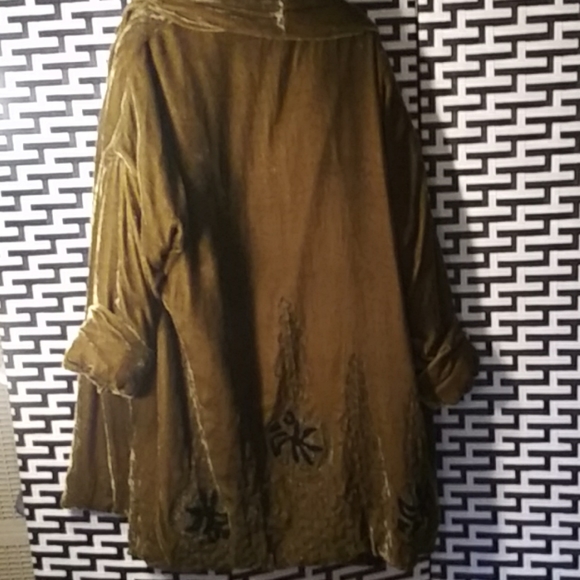 50''/52'' around under arm chest measurements, Velvet Coat - Picture 8 of 8